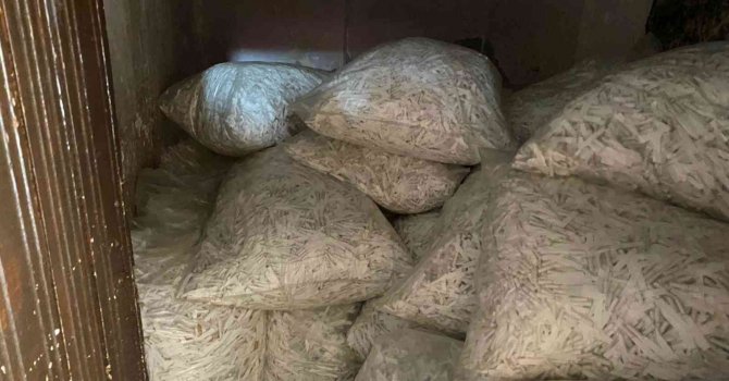 Adana’da 5 milyon 640 bin kaçak makaron ele geçirildi