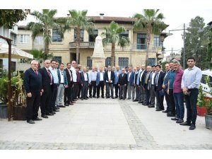 Başkan Bozdoğan, bayramda muhtarların talep ve sorunlarını dinledi