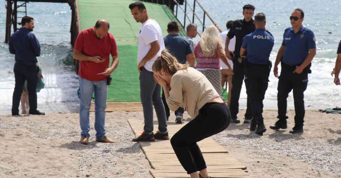 Denize giren Norveç uyruklu turist hayatını kaybetti, yakınları gözyaşlarına boğuldu