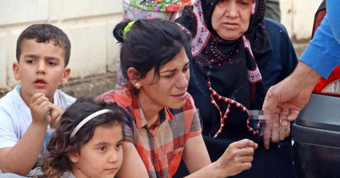 Yangında 2 çocuğu dumandan etkilenen anne gözyaşlarını tutamadı