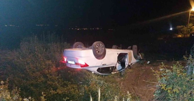 Alkollü sürücünün kullandığı otomobil jandarmadan kaçarken takla attı: 2 yaralı