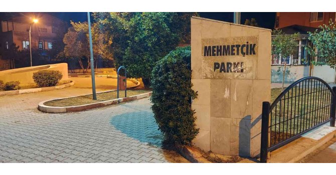 Parkta bıçaklı kavga: 1 ölü