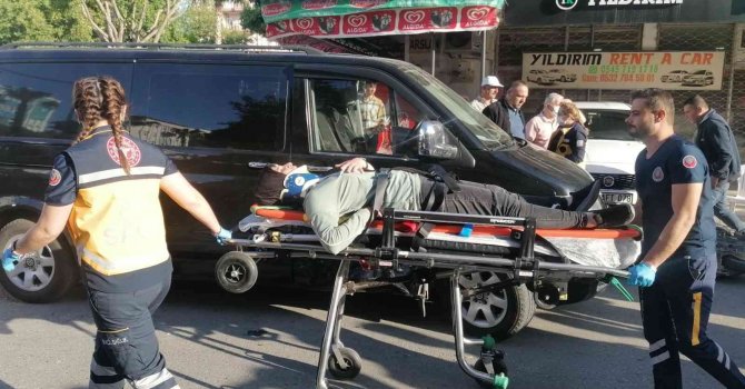 Motosikletiyle kavşakta beklerken ölümle burun buruna geldi