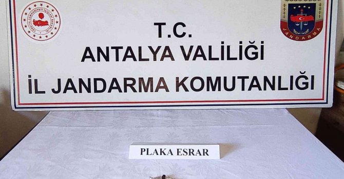 İsviçre uyruklu yolcunun çantasından uyuşturucu çıktı