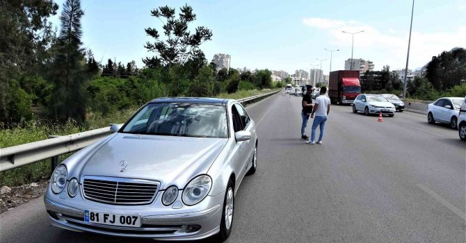 Korsan taksici, aracına aldığı müşteri sivil polis çıkınca yakayı ele verdi