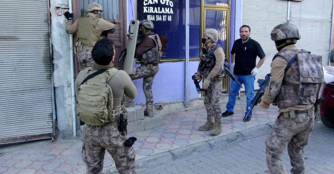 Osmaniye’de zehir tacirlerine ’şafak’ operasyonu