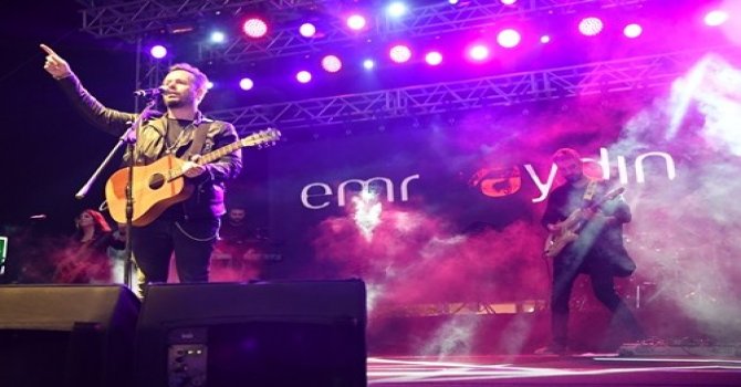 Emre Aydın ile  bayram coşkusu