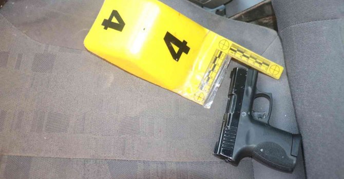 Petrol istasyonunu gasp eden suçlu 2 polis memurunu yaraladı