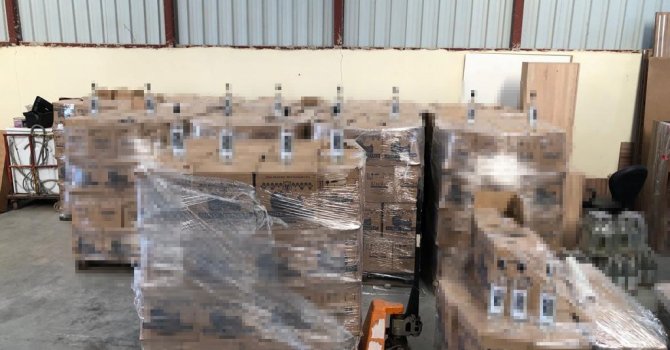 Antalya’da depoya yapılan baskında 11 bin litre kaçak içki ele geçirildi