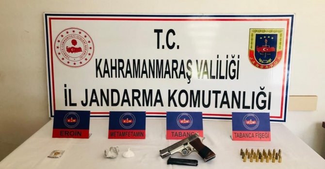 Cezaevine ziyarete gelen şahsın otomobilinden silah ve uyuşturucu çıktı