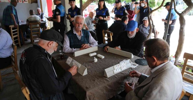 Polis iş yerlerinde boğulma bilgilendirmesi yaptı