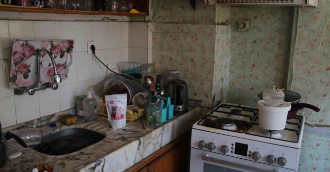 Kedisi için ısıttığı sütü ocakta unuttu, binada panik yaşandı