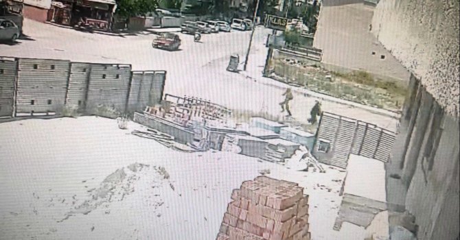 Gündüz vakti yaşlı kadının kolyesini kapkaç yaptı