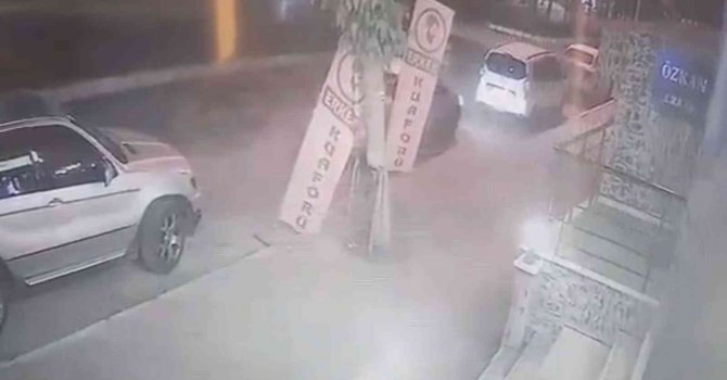 Park halindeki araca vurup kaçtı