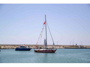 İklim değişikliğine dikkat çekmek için yelken açan ekip Mersin’e ulaştı