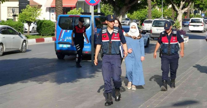 2 yaşındaki bebeğini bıçaklayarak öldüren anne tutuklandı, bebek toprağa verildi