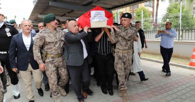 Kalp krizi geçirip hayatını kaybeden polis memuru son yolculuğuna uğurlandı
