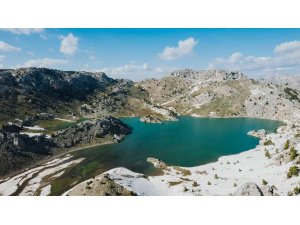 Karlar eridi Karagöl hayran bıraktı