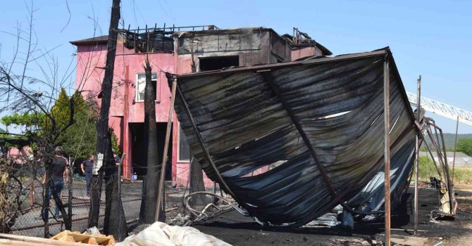 Fide işçilerinin kaldığı lojman küle döndü