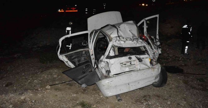 Korkuteli’nde otomobil dereye uçtu: 1 ölü, 1 yaralı