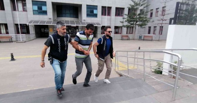 Alıcı kılığına giren polisler, cezaevinden izinli çıkan iş makinesi hırsızını suçüstü yakaladı