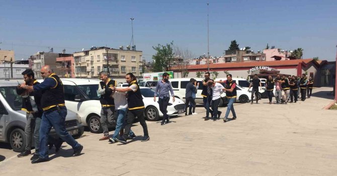 Araç çalıp 1 milyon lira gasp eden 3 zanlı tutuklandı