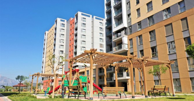 SUR YAPI 4 BİN KONUTU TESLİM ETTİ