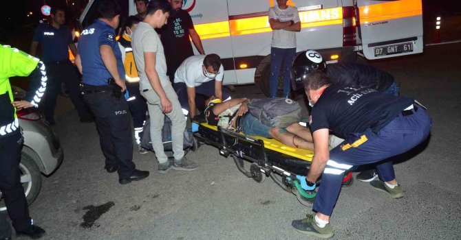 Motosiklet yayaya çarptı: 3 yaralı