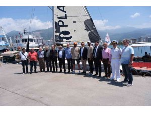 Yelkenliyle Türkiye rekoru kırdılar