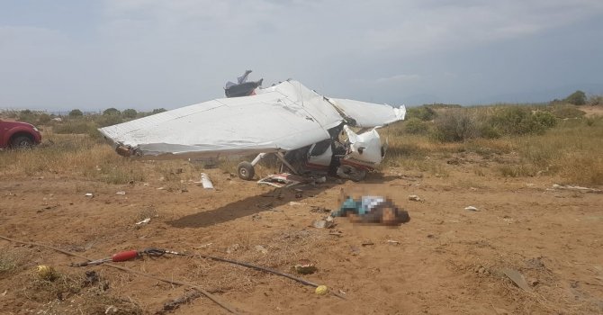 Eğitim uçağı düştü:  1 ölü, 2 yaralı