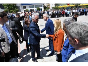 Vali Seymenoğlu, Isparta’ya güllerle veda etti