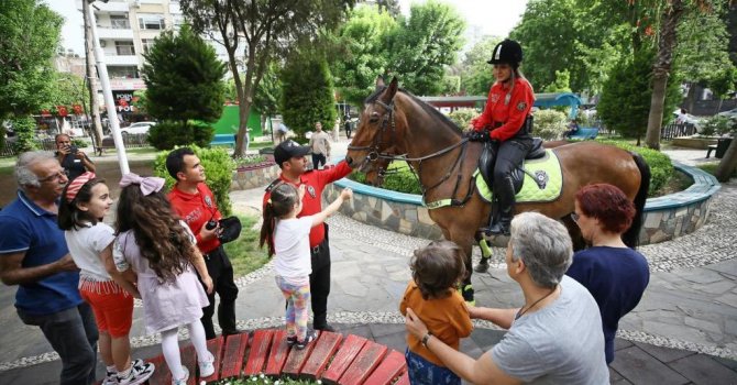 Atlı polisler vatandaşın can ve mal güvenliği için sahada