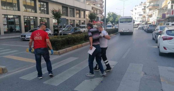 Park ederken çarptığı motosikletteki 2 kişi yaralandı