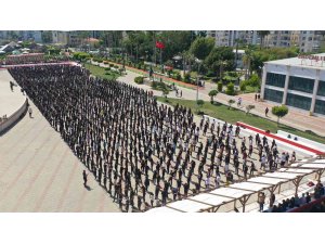 Mersin’de 1919 genç aynı anda zeybek oynadı