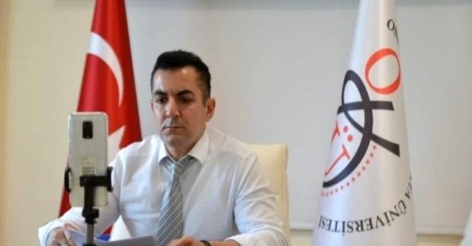 Derste kalp krizi geçirip hayatını kaybeden öğretim üyesi son yolculuğuna uğurlandı