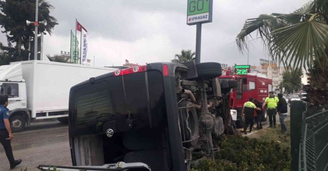 Antalya’da lüks minibüs yoldan çıktı: 1 yaralı