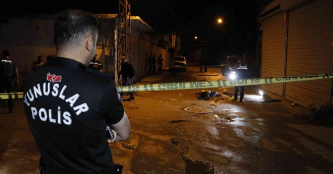 Silahlı çatışmada başından vurulan kişi öldü