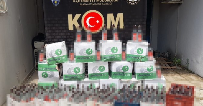 Kapalı otelin gizli bölmesinde sahte alkol ele geçirildi