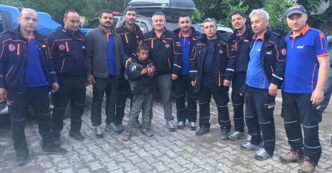 Kayıp çocuk bir evin balkonunda uyurken bulunurdu