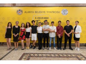 8. liseler arası tiyatro şenliği kapılarını açtı