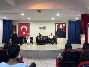Kariyer Merkezinden lise öğrencilerine eğitim semineri