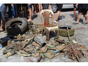 Deniz dip temizliğinde soba borusundan sandalyeye kadar çıkmayan çöp kalmadı