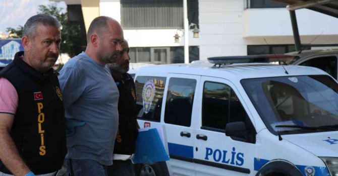Antalya’da iki çocuğunu katleden Ukraynalı baba adliyeye sevk edildi