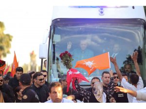 Cumhurbaşkanı Erdoğan: “Göğsümüzü tanklara, ölüm kusan silahlara siper edeceğiz ama istikbal ve istiklalimize asla leke sürdürmeyeceğiz”