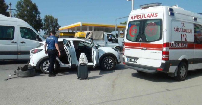 Tır, otomobile arkadan çarptı: 2 yaralı