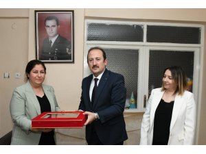 Vali Pehlivan, Mersin’deki ilk ziyaretini şehit ailesine yaptı