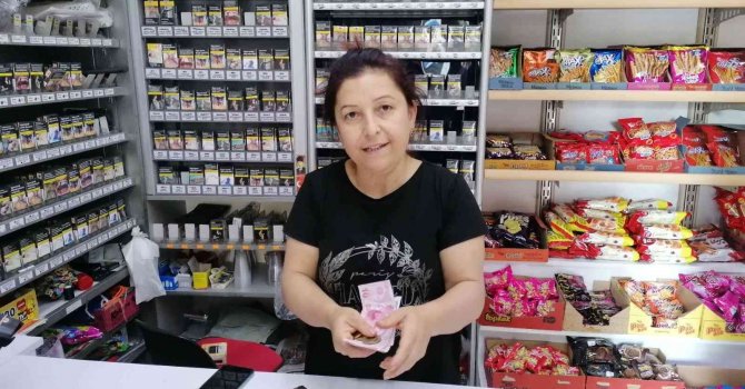 Acemi tırnakçılar sert kayaya çarptı, 200 TL bırakıp marketi terk ettiler