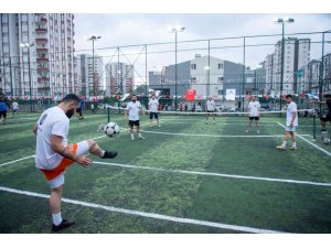 Ödüllü ayak tenisi turnuvası başladı
