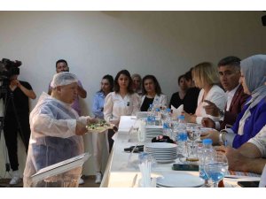 Antalya’da en iyi piyazı yapma yarışması renkli görüntülere sahne oldu