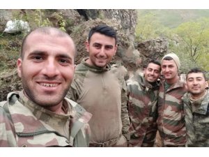 Şehit askerlerin 5’inin aynı karede yer aldığı fotoğraf yürekleri burktu